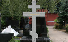 Селиванов В. / надгробие Покровскому и Масленниковой / Новодевичье кладбище / гранит / 2010